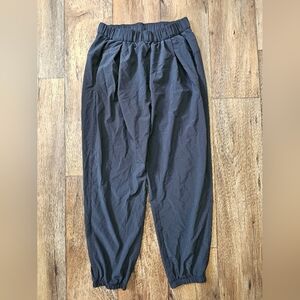 Lululemon Black Mat to Street Pant size 6 Windbreaker Joggers